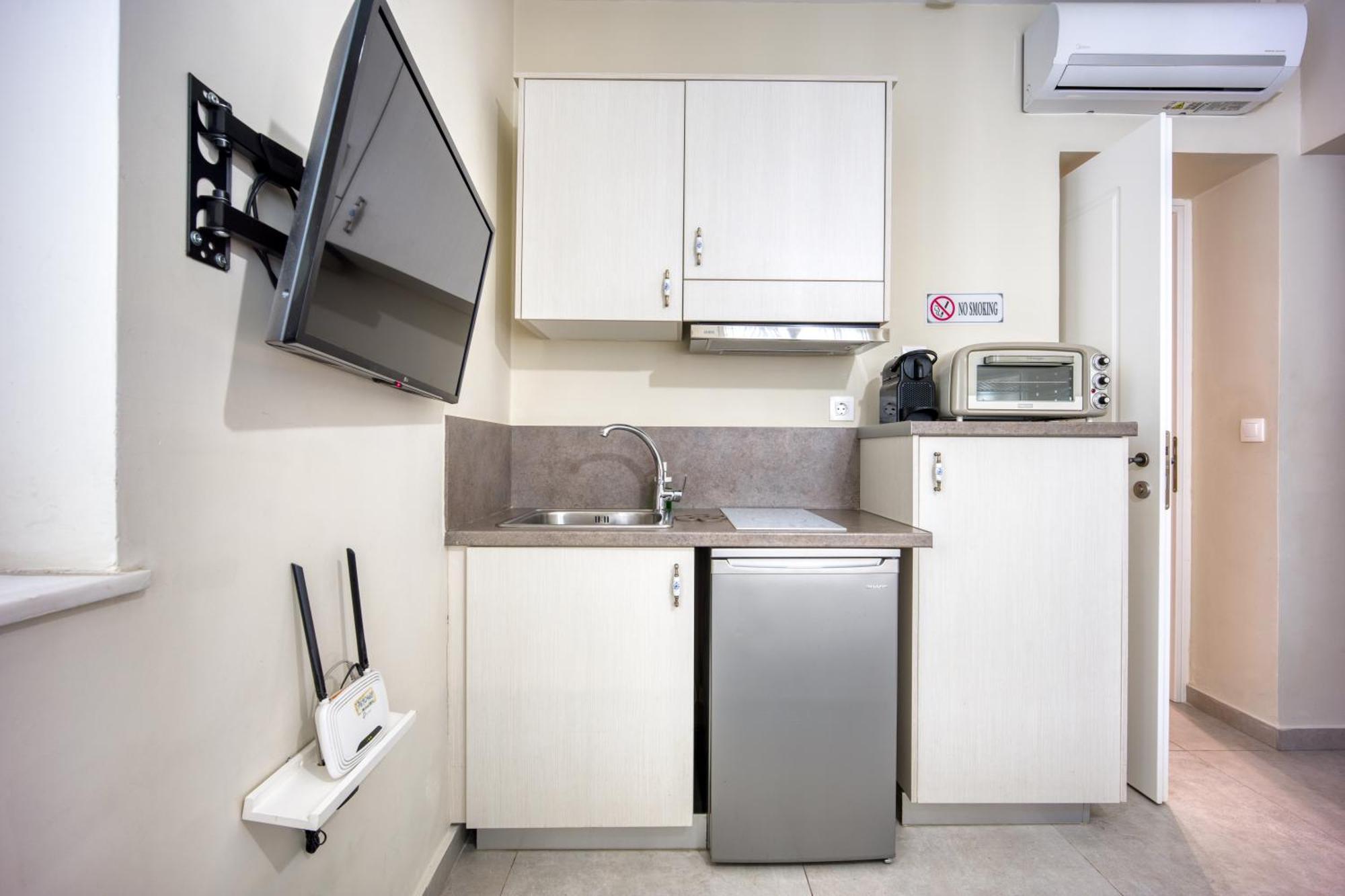Bentzi...Boutique Apartment 1, Classic Double With Kitchenette, 2 Guests Ateny Zewnętrze zdjęcie